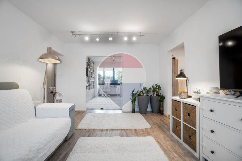 Apartament cu 3 camere semidecomandat, mobilat în Gării