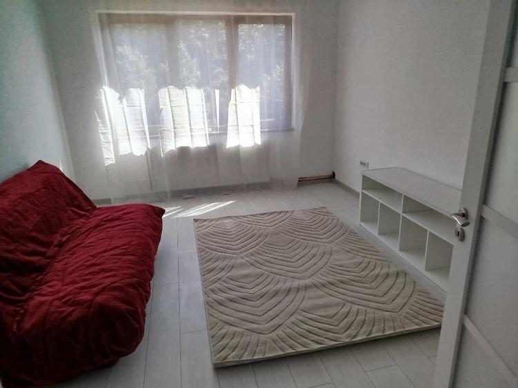 Apartament cu 3 camere decomandat, mobilat în Tractorul