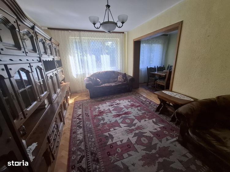 Apartament cu 4 camere semidecomandat în Săsar
