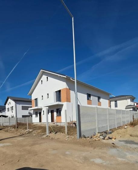 Duplex cu 4 camere cu Canalizare în Haliu