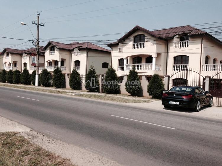 Casă cu 9 camere cu Teren 280 Mp în Petrești
