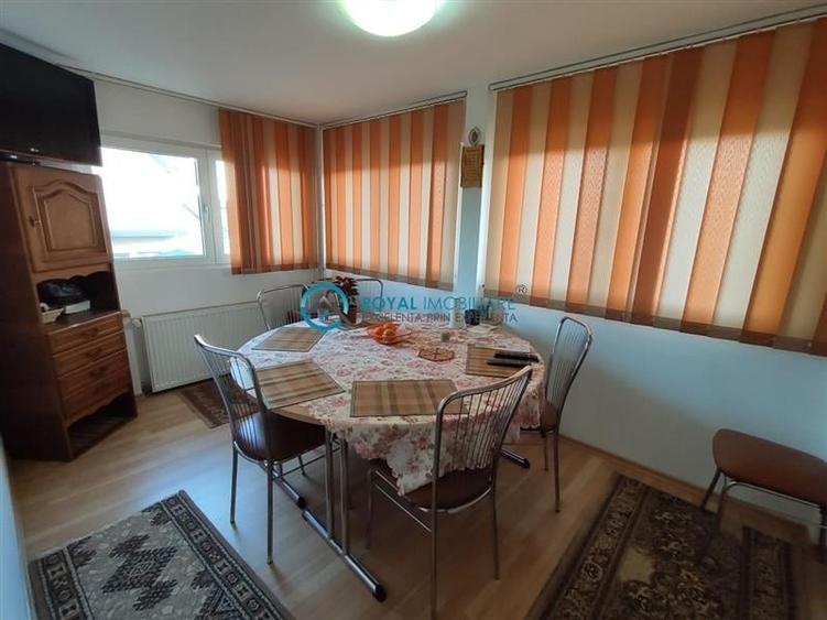 Casă individuală cu 6 camere cu Teren 80 Mp în Central