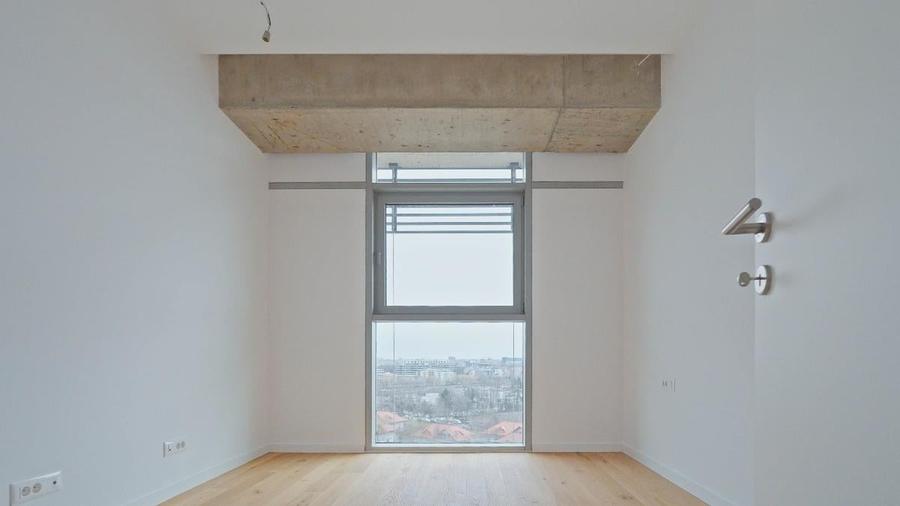 Apartament cu 4 camere semidecomandat în Aviației