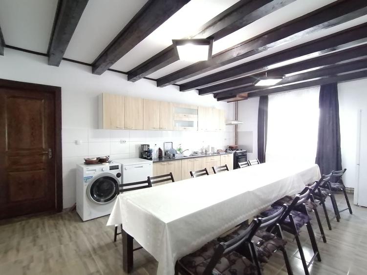 Casă individuală cu 7 camere cu Canalizare în Dângău Mare