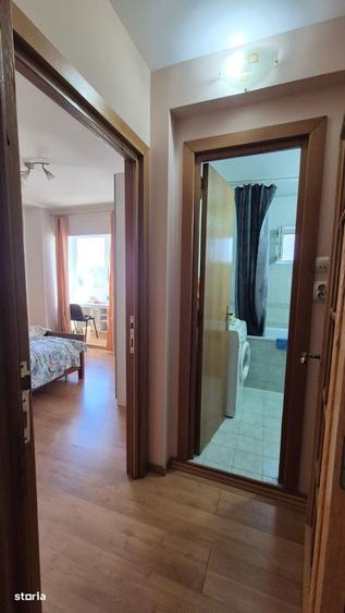 Apartament cu 3 camere semidecomandat, mobilat în Titan