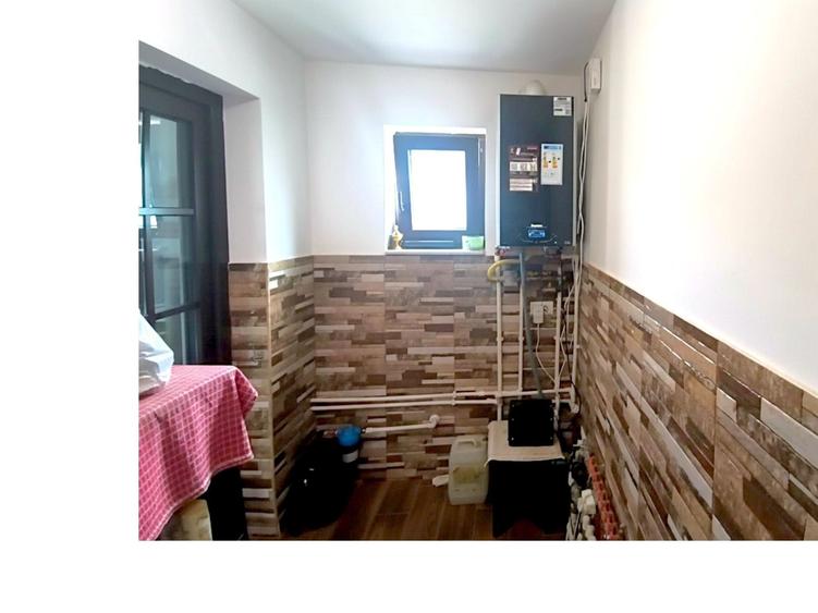 Casă cu 5 camere cu Teren 1000 Mp în Șcheia
