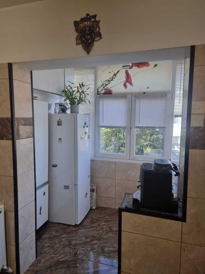Apartament cu 3 camere decomandat în Trivale