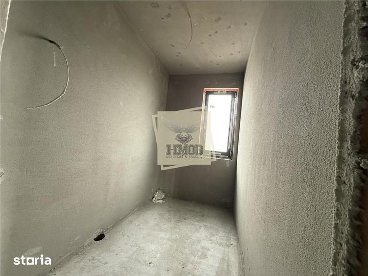 Casă cu 5 camere cu Teren 478 Mp în Cristian