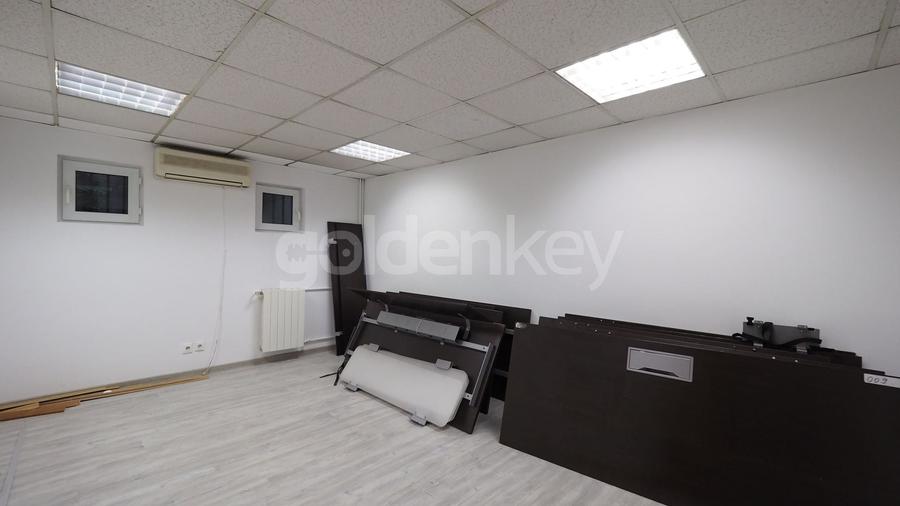 Apartament cu 9 camere decomandat în Aviatorilor