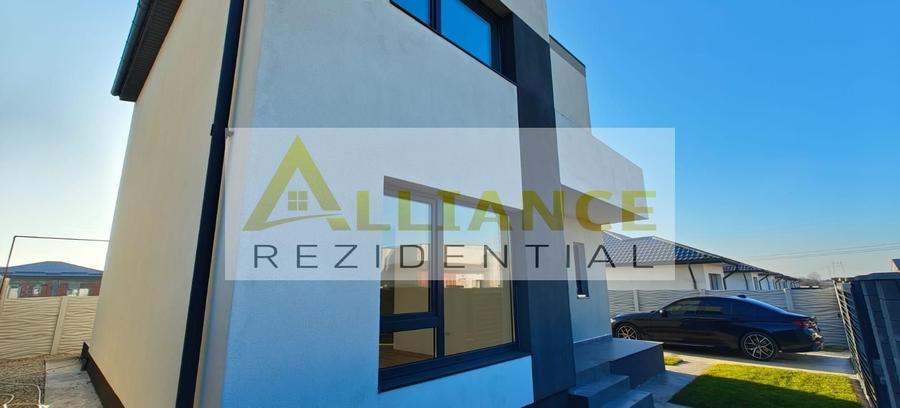 Casă individuală cu 4 camere cu Canalizare în Berceni