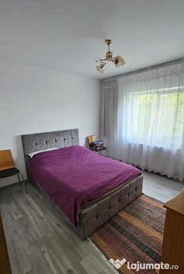 Apartament cu 3 camere decomandat în Obcini