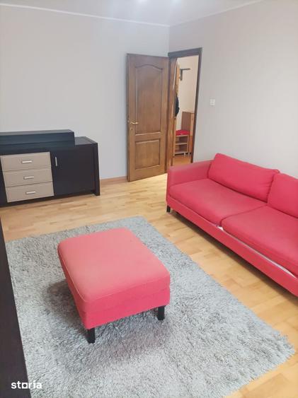 Apartament cu 3 camere decomandat în Nicolina