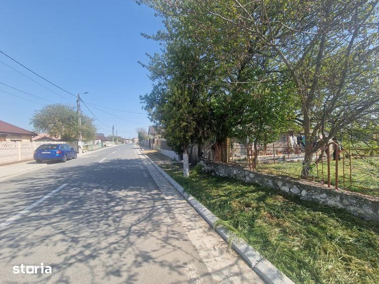 Teren de 858 mp, în Corbu