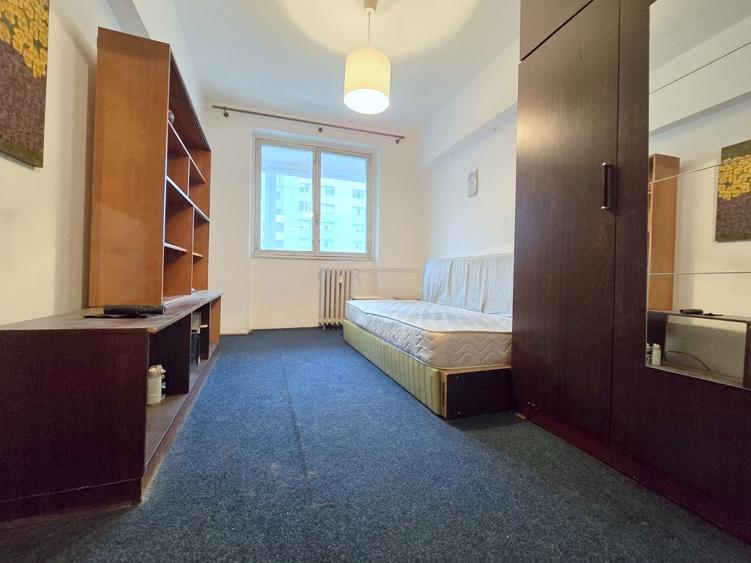 Apartament cu 3 camere decomandat în Lacul Tei