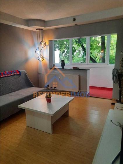 Apartament cu 2 camere semidecomandat, mobilat în Berceni