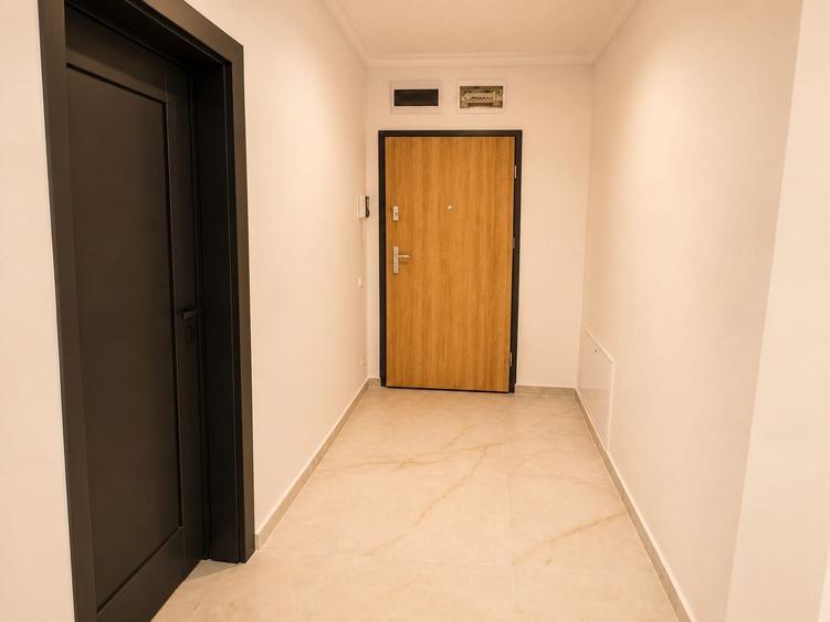 Apartament cu 4 camere semidecomandat în Florești