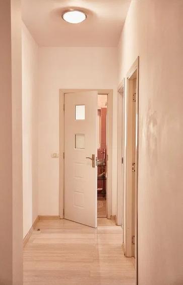 Apartament cu 4 camere decomandat, mobilat în Faleza Nord