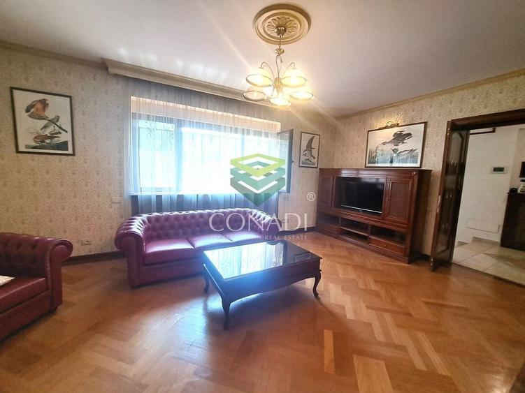 Casă individuală cu 6 camere cu Canalizare în Domenii