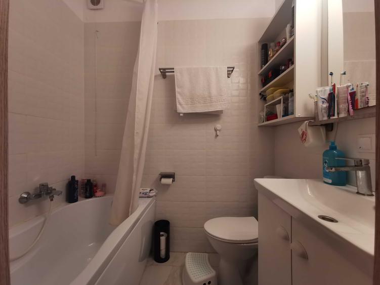 Apartament cu 4 camere decomandat în Dămăroaia
