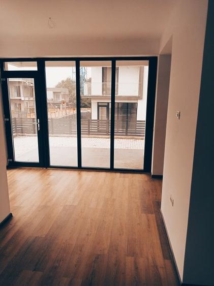 Duplex cu 4 camere cu Canalizare în Central