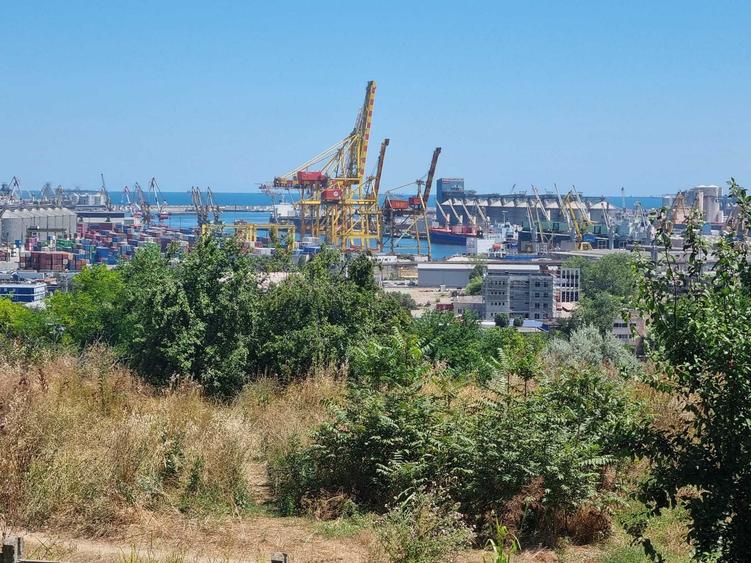 Garsonieră semidecomandată în Far