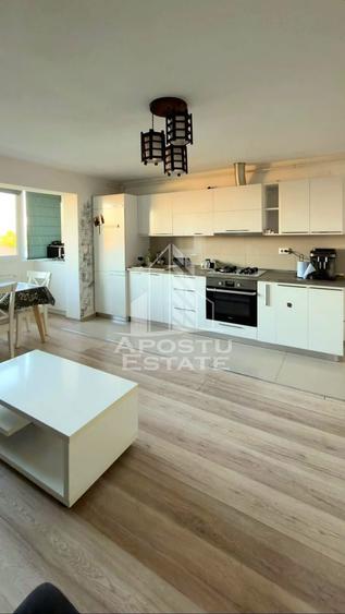 Apartament cu 3 camere semidecomandat, mobilat în Girocului