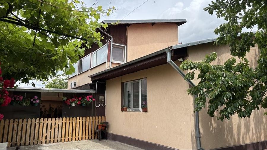 Casă cu 3 camere în Dobroești