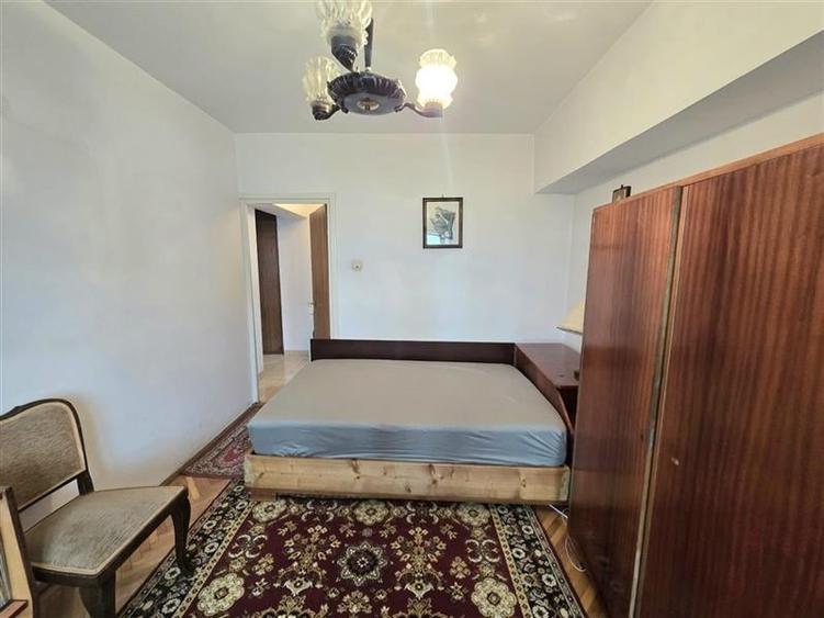 Apartament cu 3 camere decomandat în 1 Mai