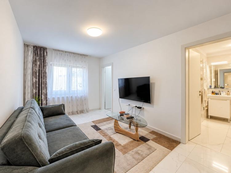 Apartament cu 4 camere semidecomandat, mobilat în Zorilor