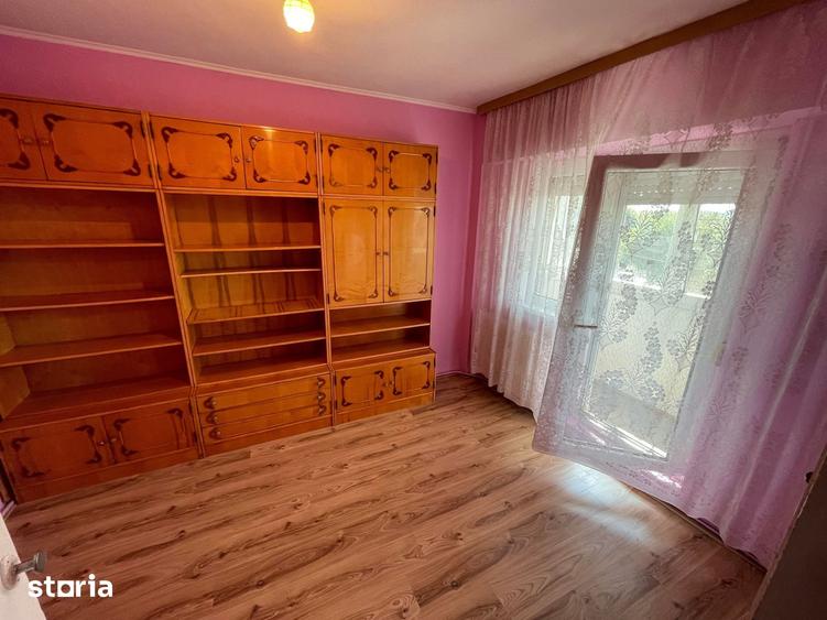 Apartament cu 4 camere decomandat în Micro 16