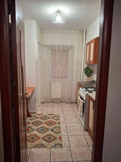 Apartament cu 3 camere decomandat în Nicolina