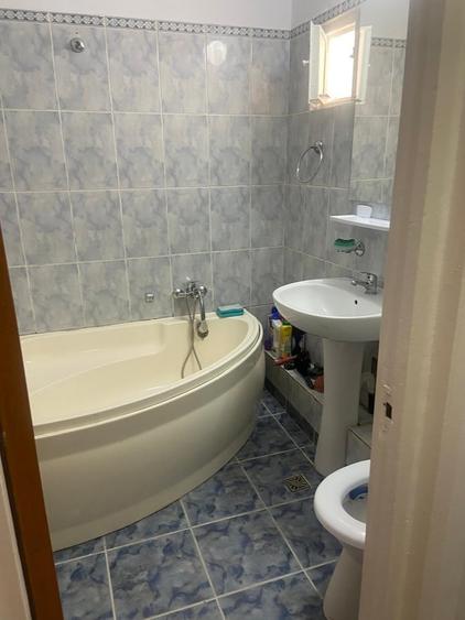 Apartament cu 3 camere decomandat în Drumul Taberei