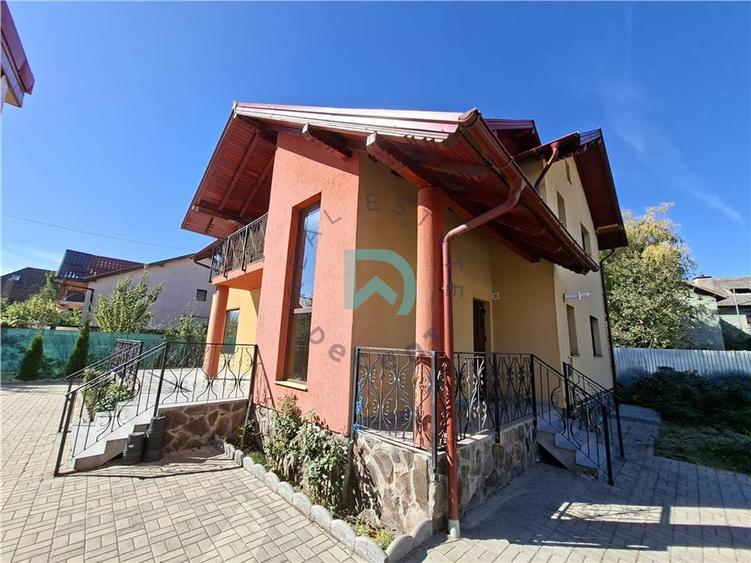 Casă individuală cu 4 camere cu Garaj în Cristian