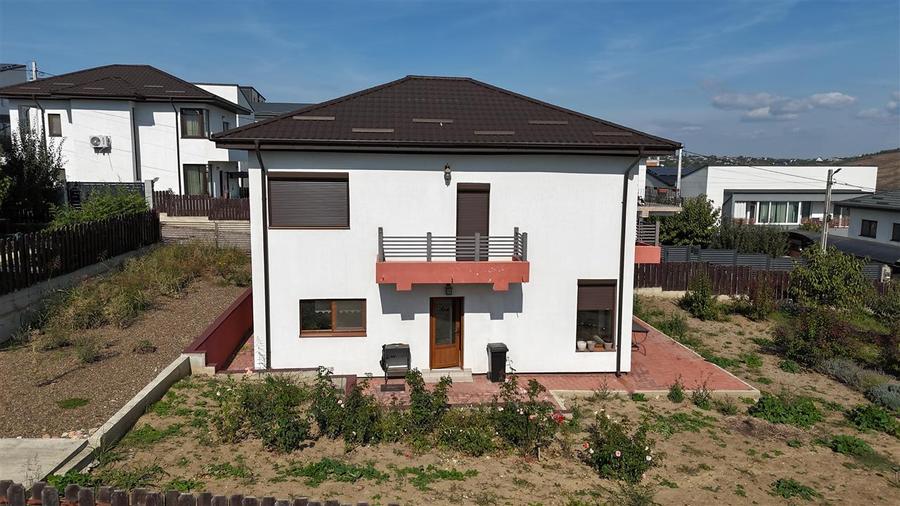 Casă individuală cu 3 camere cu Canalizare în Rediu