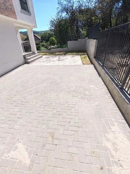 Casă cu 4 camere cu Teren 200 Mp în Florești
