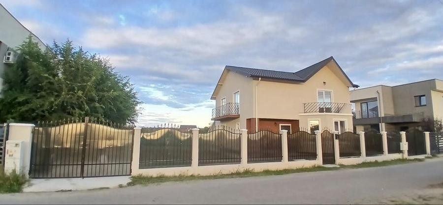 Casă cu 4 camere în Corbeanca