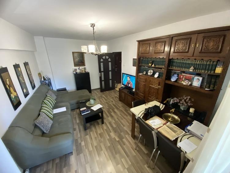 Apartament cu 3 camere decomandat în Doamna Ghica