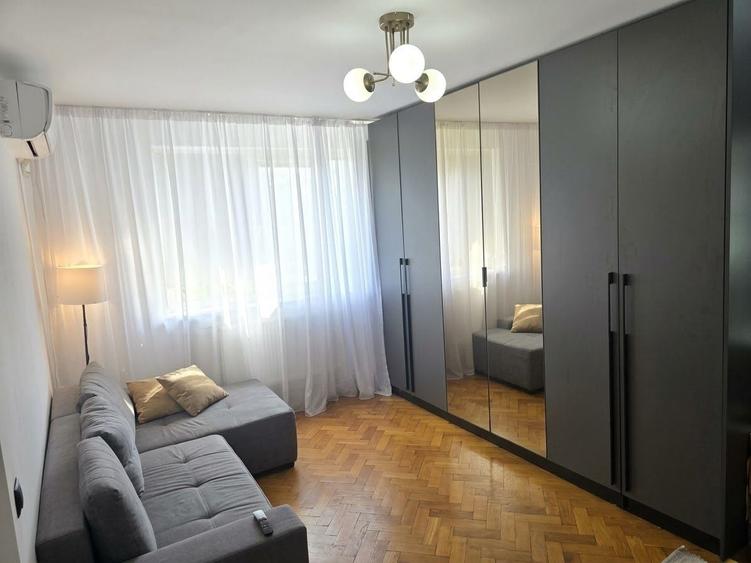 Apartament cu 3 camere semidecomandat în Central