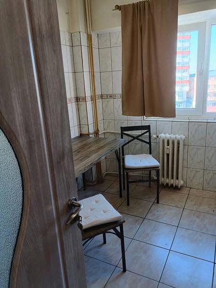 Apartament cu 2 camere semidecomandat în 1 Mai