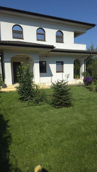 Casă individuală cu 4 camere cu Teren 1050 Mp în 1 Decembrie