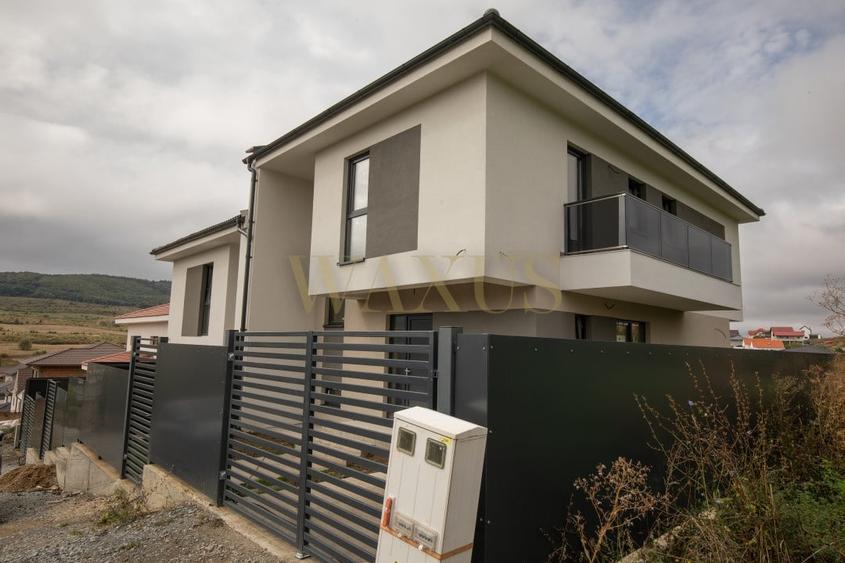 Duplex cu 6 camere cu Canalizare în Chinteni