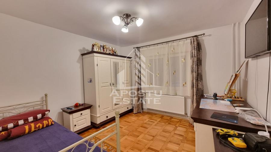 Apartament cu 3 camere decomandat, mobilat în Mircea cel Bătrân