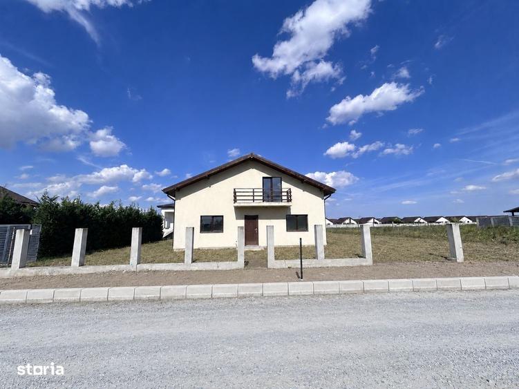 Casă cu 4 camere în Domnești