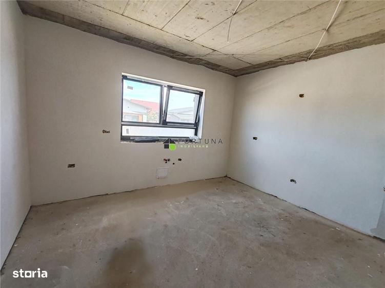 Casă cu 4 camere în Noua
