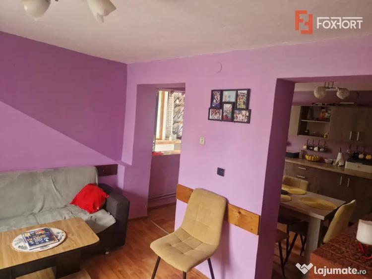 Casă cu 9 camere cu Teren 20 Mp în Moșnița Nouă