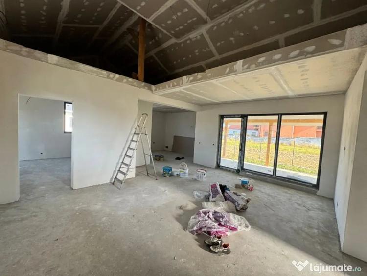 Casă cu 4 camere cu Teren 475 Mp în Mocira