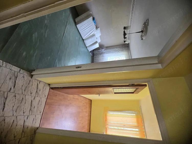 Apartament cu 3 camere semidecomandat în 1 Decembrie 1918