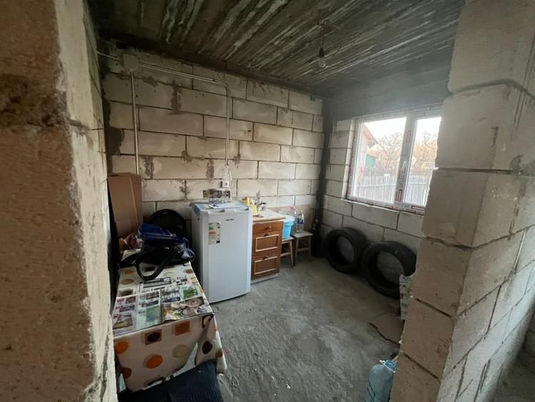Casă individuală cu 4 camere cu Canalizare în Valea Călugărească