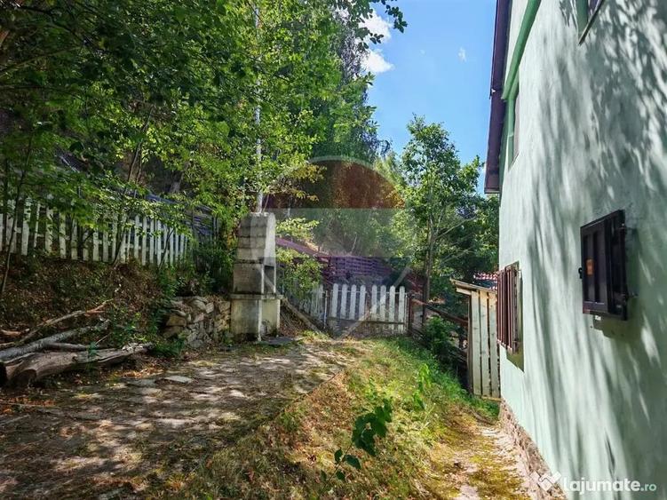 Casă cu 4 camere cu Teren 930 Mp în Vale