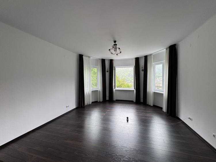 Apartament cu 2 camere decomandat, mobilat în Centrul Istoric